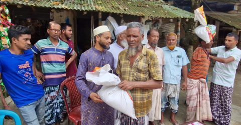 চাঁপাইনবাবগঞ্জে খালেদা জিয়ার রোগমুক্তি কামনায় খাদ্য ও নগদ অর্থ বিতরণ