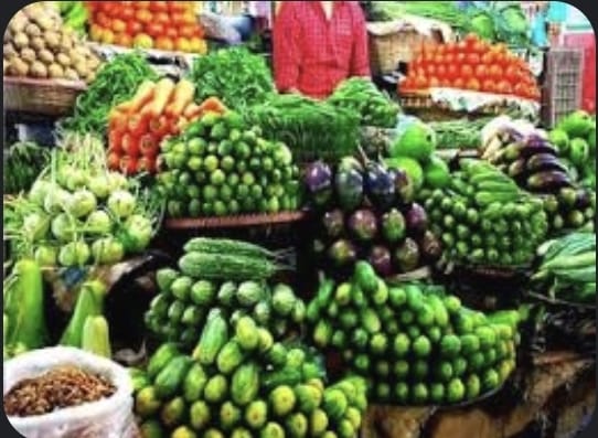 ডুমুরিয়ায় চালের দাম কমলেও স্বস্তি ফেরেনি সবজি-পেঁয়াজে