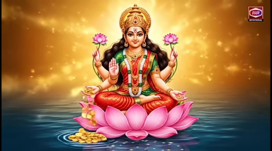 আশ্বিনের পূর্ণিমায় ঘরে ঘরে ধন-ঐশ্বর্যের দেবী লক্ষ্মী পূজা