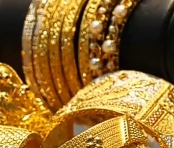 সোনার দামে রেকর্ড বৃদ্ধি, ভরি ২ লাখ টাকার মাইলফলক