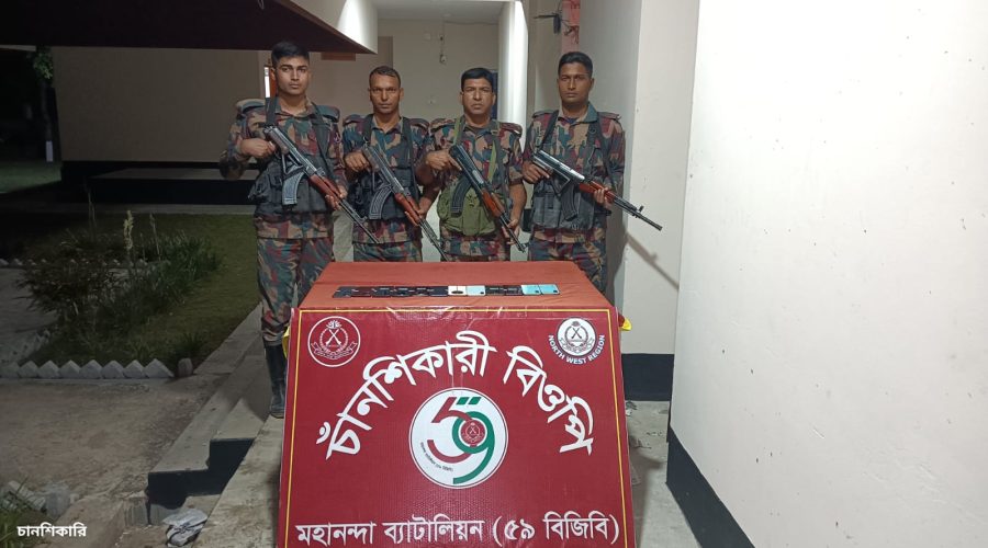 ৫৯ বিজিবি ভোলাহাট সীমান্তে হতে ১২ টি ভারতীয় চোরাই মোবাইল আটক  
