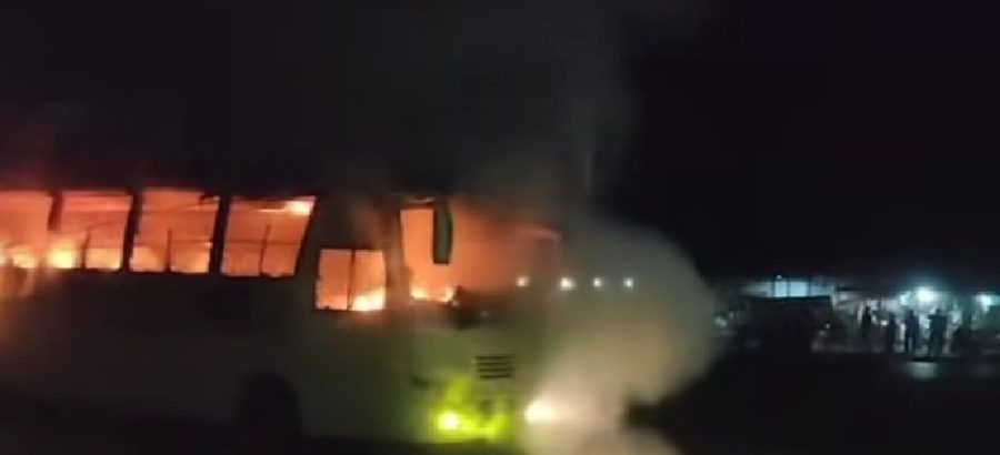মুন্নু ইন্টারন্যাশনাল স্কুল অ্যান্ড কলেজের বাসে আগুন