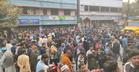 চাঁপাইনবাবগঞ্জে ট্রাকের ধাক্কায় ২ জন নিহতের ঘটনার জেরে, ট্রাফিক বক্সে আগুন-এসপি অফিস ভাংচুর