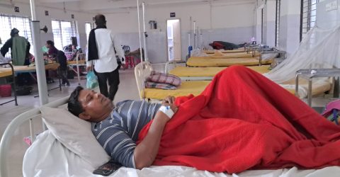 চাঁদাবাজির মামলা তুলে নিতে চাপ- সিরাজদিখানে স্বামী-স্ত্রী ও শিশুকে পরিকল্পিত হামলা, আহত ৩