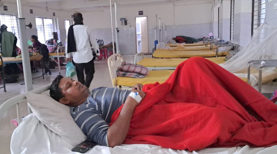 চাঁদাবাজির মামলা তুলে নিতে চাপ- সিরাজদিখানে স্বামী-স্ত্রী ও শিশুকে পরিকল্পিত হামলা, আহত ৩