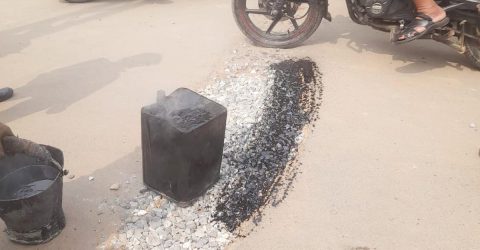 নির্দ্বিধায় রাস্তা পারাপারে ইউএনওর পদক্ষেপ