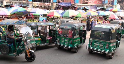 জুরাইনে গত সাত দিন ধরে সিএনজি ভাড়া নৈরাজ্য; ট্রাফিক পুলিশের নিষ্ক্রিয়তা