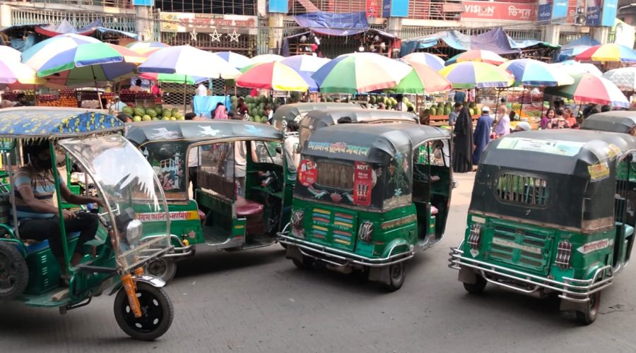 জুরাইনে গত সাত দিন ধরে সিএনজি ভাড়া নৈরাজ্য; ট্রাফিক পুলিশের নিষ্ক্রিয়তা