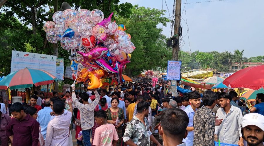 সিরাজদিখানে ঐতিহ্যবাহী কালীপূজা উপলক্ষে মেলায় লাখো মানুষের ঢল