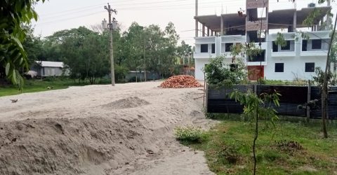 সিরাজদিখানে শিক্ষকের জমি দখলের অভিযোগ