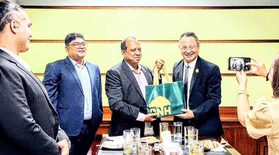 বাংলাদেশে আন্তর্জাতিক স্বাস্থ্যসেবা সম্প্রসারণে গুরুত্বপূর্ণ বৈঠক - ড. মোঃ ফরিদুল ইসলামের সঙ্গে ব্যাংকক হাসপাতাল প্রতিনিধিদলের সাক্ষাৎ