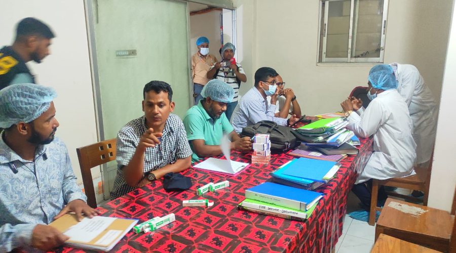 এনএসআই–র‍্যাব যৌথ অভিযানে যাত্রাবাড়ী ও ডেমরায় দুই প্রতিষ্ঠানকে ১.২০ লাখ টাকা 