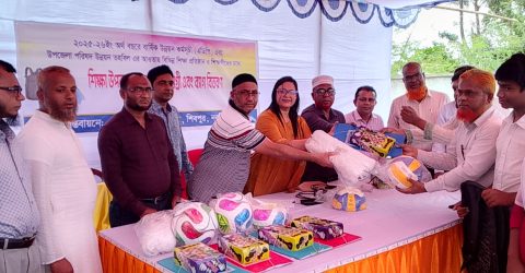 শিবপুরে শিক্ষার্থীদের মাঝে শিক্ষা উপকরণ ও খেলাধুলা সামগ্রী বিতরণ