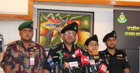 সরকারি কর্মকর্তাদের পরিচয়ে চাকরির প্রতারণা: র‌্যাবের জালে সাবেক সেনাসদস্যসহ আটক ২