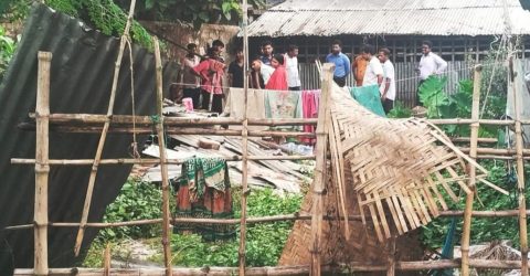 ডুমুরিয়া উপজেলা চত্বরে অবৈধ ভেড়ার খামার উচ্ছেদ
