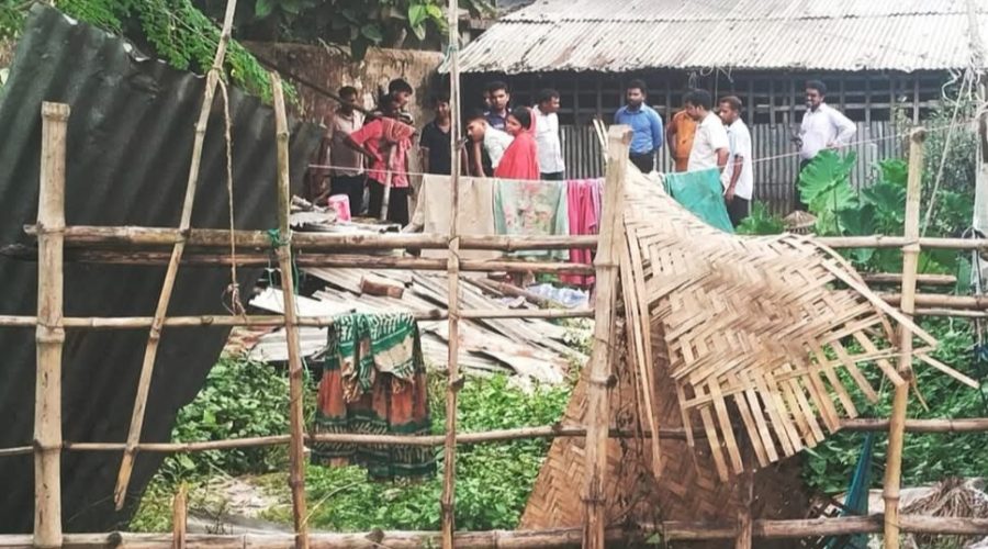 ডুমুরিয়া উপজেলা চত্বরে অবৈধ ভেড়ার খামার উচ্ছেদ