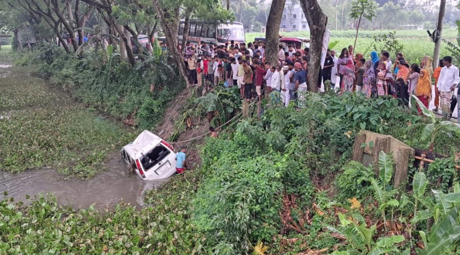 দুবাই প্রবাসীকে বিমানবন্দরে পৌঁছে দিতে গিয়ে মুন্সিগঞ্জ সিরাজদিখানে সড়ক দুর্ঘটনা: স্ত্রী নিহত, আহত ১০
