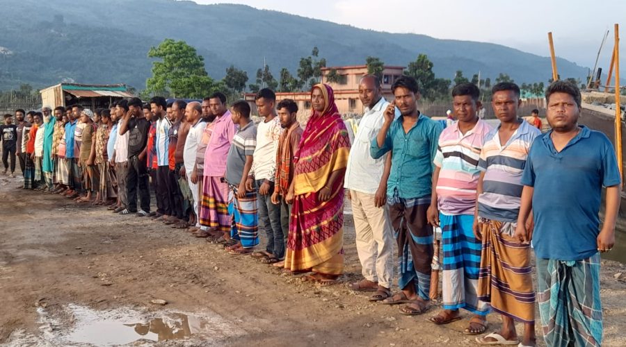 বড়ছড়ায় ব্যবসায়ীদের হয়রানি ও অপপ্রচারের প্রতিবাদে মানববন্ধন
