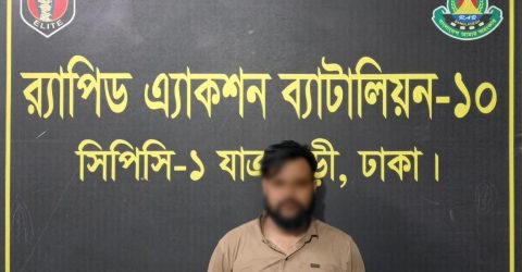 জুরাইনে ৫ ককটেলসহ যুবক গ্রেপ্তার