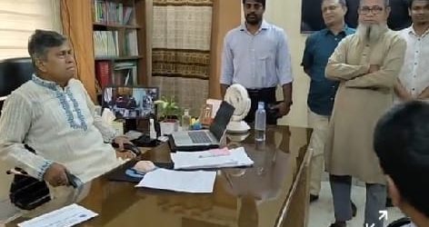 নির্বাচন অফিসে এমপি আব্দুল মান্নানের আকস্মিক পরিদর্শন