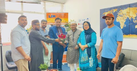 লন্ডন সফরে সিলেট-চট্টগ্রাম ফ্রেন্ডশিপ ফাউন্ডেশনের চেয়ারম্যানকে ফুলেল শুভেচ্ছা