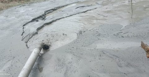 কাশিয়ানীতে তিন ফসলি জমি থেকে অবৈধভাবে বালু উত্তোলনের অভিযোগ, সাংবাদিককে হুমকি দেওয়ার দাবি
