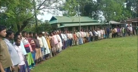 জামালগঞ্জে অতিরিক্ত টোল আদায়ের প্রতিবাদে মানববন্ধন