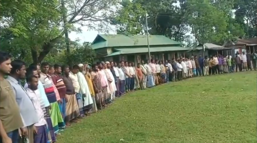 জামালগঞ্জে অতিরিক্ত টোল আদায়ের প্রতিবাদে মানববন্ধন