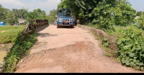 মদন-ফতেপুর সড়কের বেহাল দশায় দুর্ভোগ, বন্ধ সংস্কারকাজ