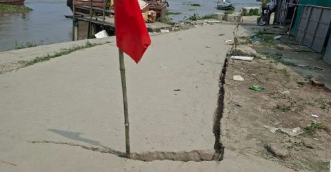 নড়িয়ায় ১ হাজার ৪০৩ কোটি টাকার পদ্মার তীররক্ষা বাঁধে ফাটল
