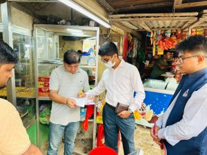 শিবপুরে ভ্রাম্যমাণ আদালতের অভিযান, দুই প্রতিষ্ঠানকে ২০ হাজার টাকা জরিমানা