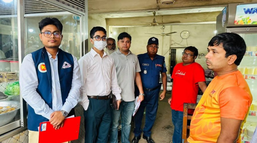 শিবপুরে ভ্রাম্যমাণ আদালতের অভিযান, দুই প্রতিষ্ঠানকে ২০ হাজার টাকা জরিমানা