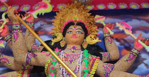 মটর ডালের দুর্গাপ্রতিমা দেখতে নড়িয়ায় বাড়তি আগ্রহ