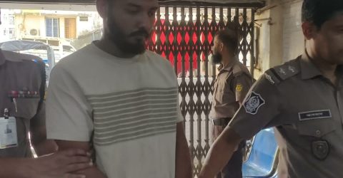 কদমতলীতে বিএনপি নেতার নাম ভাঙিয়ে চাঁদা দাবির অভিযোগে পুলিশের হাতে ১ জন আটক 