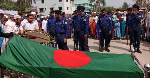 কলাপাড়ায় রাষ্টীয় মর্যাদায় বীর মুক্তিযোদ্ধা শাহজাহান মিয়ার দাফন সম্পন্ন