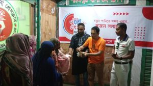 শ্যামপুরে দৈনিক যুগান্তরের রজতজয়ন্তী উৎসবে পথশিশু ও দুস্থদের মাঝে নগদ অর্থ ও খাবার বিতরণ