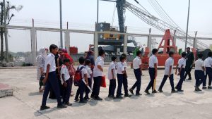 স্বাধীনতা দিবসে শিক্ষার্থী ও জনসাধারণের জন্য কোষ্টগার্ডের যুদ্ধ জাহাজ উন্মুক্ত