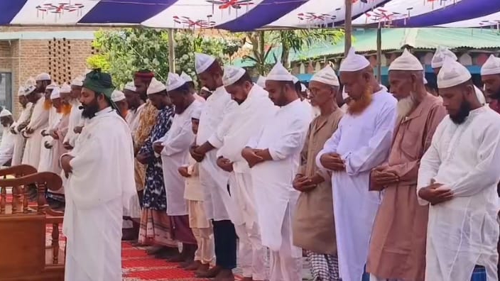 কলাপাড়ায় ১১ গ্রামের ১৫ হাজার মানুষ উদযাপন করছে আগাম ঈদ কলাপাড়ায় ১১ গ্রামের ১৫ হাজার মানুষ উদযাপন করছে আগাম ঈদ