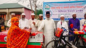 পাবনায় জামায়াতের উদ্দোগে বেকার ও দরিদ্রদের মাঝে ভ্যান গাড়ি সেলাই মেশিন ও ছাগল বিতরণ