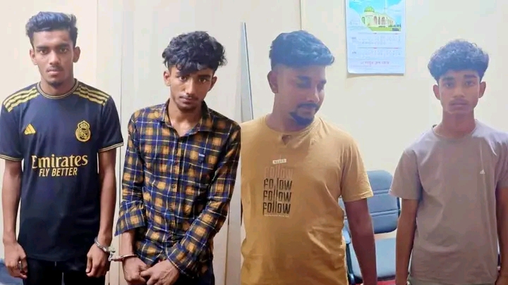 বগুড়ায় পুলিশের উপর কিশোর গ্যাং এর হামলার ঘটনায় গ্রেফতার ৪ বগুড়ায় পুলিশের উপর কিশোর গ্যাং এর হামলার ঘটনায় গ্রেফতার ৪