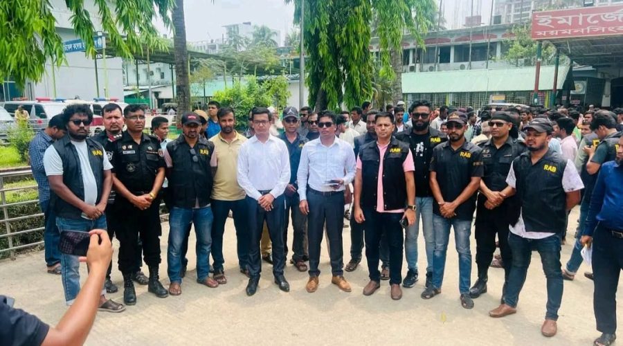 ময়মনসিংহ মেডিকেল কলেজ হাসপাতাল ও পার্শ্ববর্তী ফার্মেসিতে মোবাইল কোট পরিচালিত ময়মনসিংহ মেডিকেল কলেজ হাসপাতাল ও পার্শ্ববর্তী ফার্মেসিতে মোবাইল কোট পরিচালিত