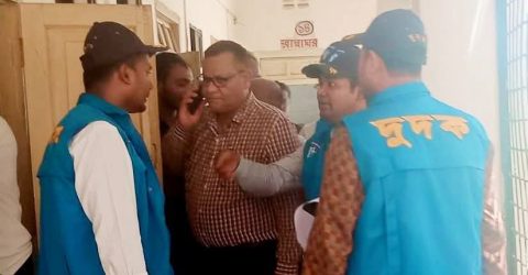 বীরগঞ্জ হাসপাতালে দুর্নীতির চিত্র ফাঁস,দুদকের আকস্মিক অভিযান