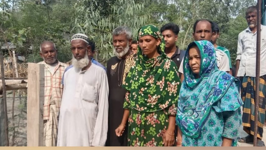 চলাচলের রাস্তায় প্রতিবন্ধকতা সৃষ্টি করায় প্রতিকারের দাবিতে মানববন্ধন চলাচলের রাস্তায় প্রতিবন্ধকতা সৃষ্টি করায় প্রতিকারের দাবিতে মানববন্ধন
