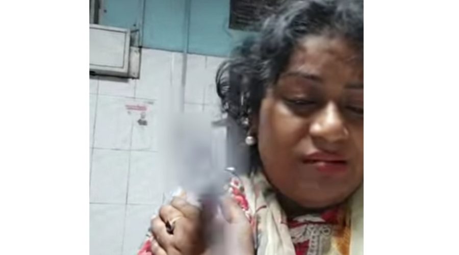 সন্ত্রাসী সুমনের হাতে সাংবাদিক রিয়া হেনস্থা" সন্ত্রাসী সুমনের হাতে সাংবাদিক রিয়া হেনস্থা"