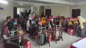 দক্ষিনাঞ্চলের অস্বচ্ছল নারীদের স্বাবলম্বী করতে প্রশিক্ষন শেষে বসুন্ধরা গ্রুপের সেলাই মেশিন বিতরন দক্ষিনাঞ্চলের অস্বচ্ছল নারীদের স্বাবলম্বী করতে প্রশিক্ষন শেষে বসুন্ধরা গ্রুপের সেলাই মেশিন বিতরন