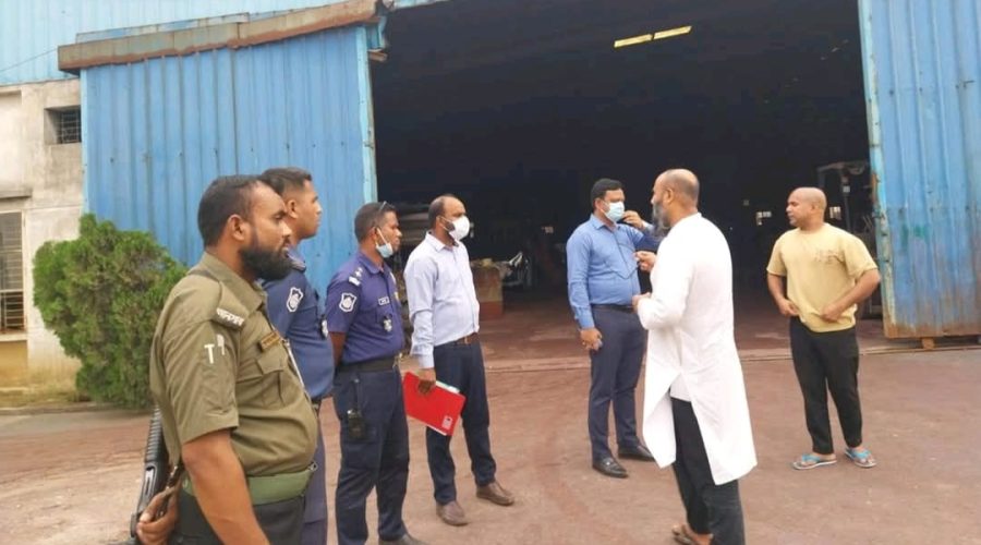 পুরাতন ব্যাটারি আগুনে জ্বালিয়ে অবৈধ সিসা তৈরীর কারখানা কার্যক্রম বন্ধ ঘোষণা ও জরিমানা