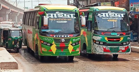 জুরাইনে সড়ক দখলে বাস মালিকদের নৈরাজ্য, ভোগান্তিতে নগরবাসী