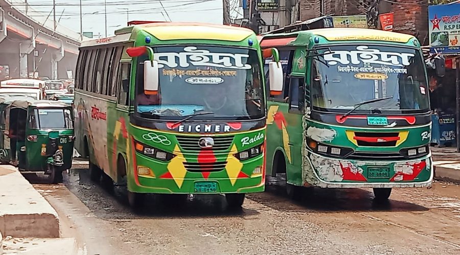 জুরাইনে সড়ক দখলে বাস মালিকদের নৈরাজ্য, ভোগান্তিতে নগরবাসী জুরাইনে সড়ক দখলে বাস মালিকদের নৈরাজ্য, ভোগান্তিতে নগরবাসী