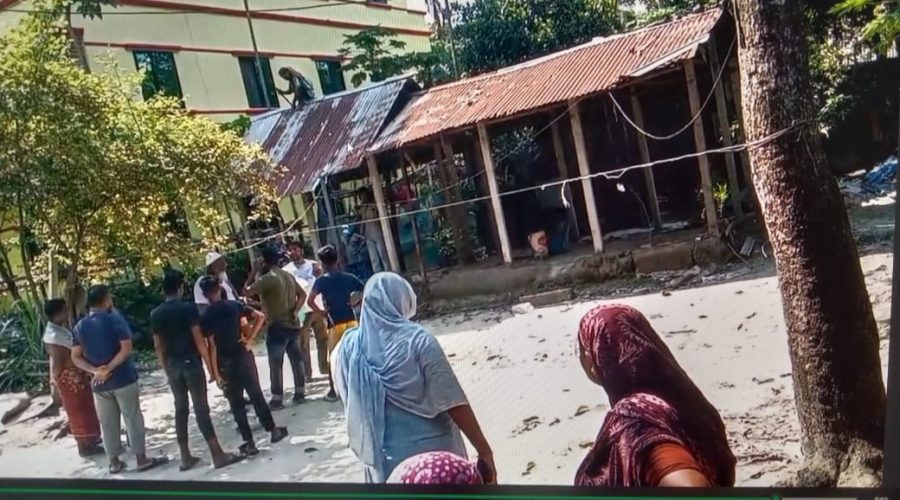 মুন্সীগঞ্জের সিরাজদিখানে বিরোধপূর্ণ জমি দখলে নিতে বাড়িতে হামলার অভিযোগ মুন্সীগঞ্জের সিরাজদিখানে বিরোধপূর্ণ জমি দখলে নিতে বাড়িতে হামলার অভিযোগ
