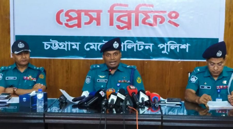 লুণ্ঠিত আগ্নেয়াস্ত্রসহ গ্রেফতার এক: কোতোয়ালী থানার পুলিশের সফল অভিযান লুণ্ঠিত আগ্নেয়াস্ত্রসহ গ্রেফতার এক: কোতোয়ালী থানার পুলিশের সফল অভিযান